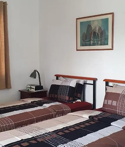 Lola's 3*